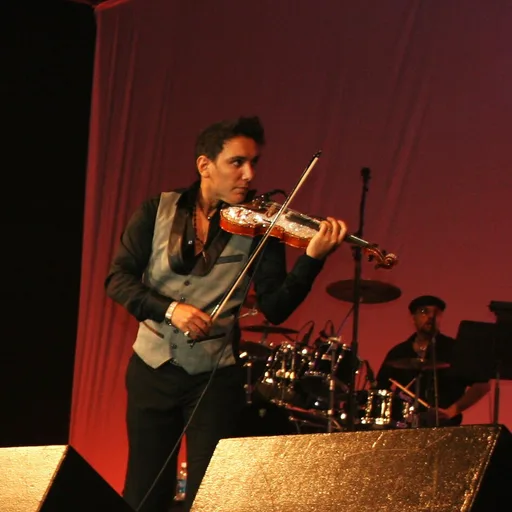 شادمهر عقیلی
